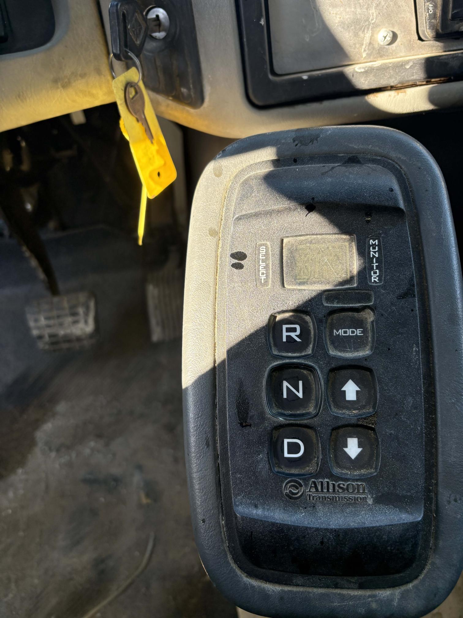 2012 INTERNATIONAL 4400 - Image 16